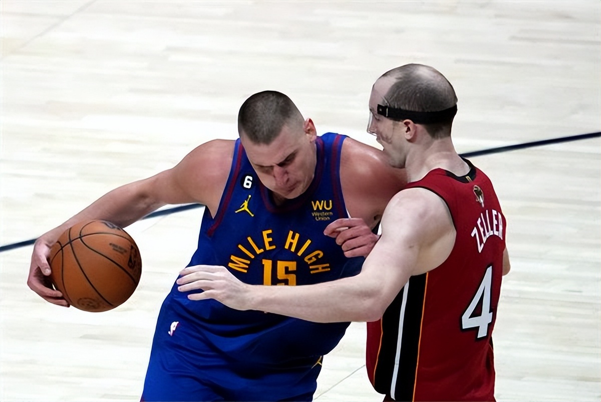 九游体育下载清晨体能课后；迈阿密热火战术微调备战NBA总决赛；媒体盛赞；身体对抗强度拉满的简单介绍